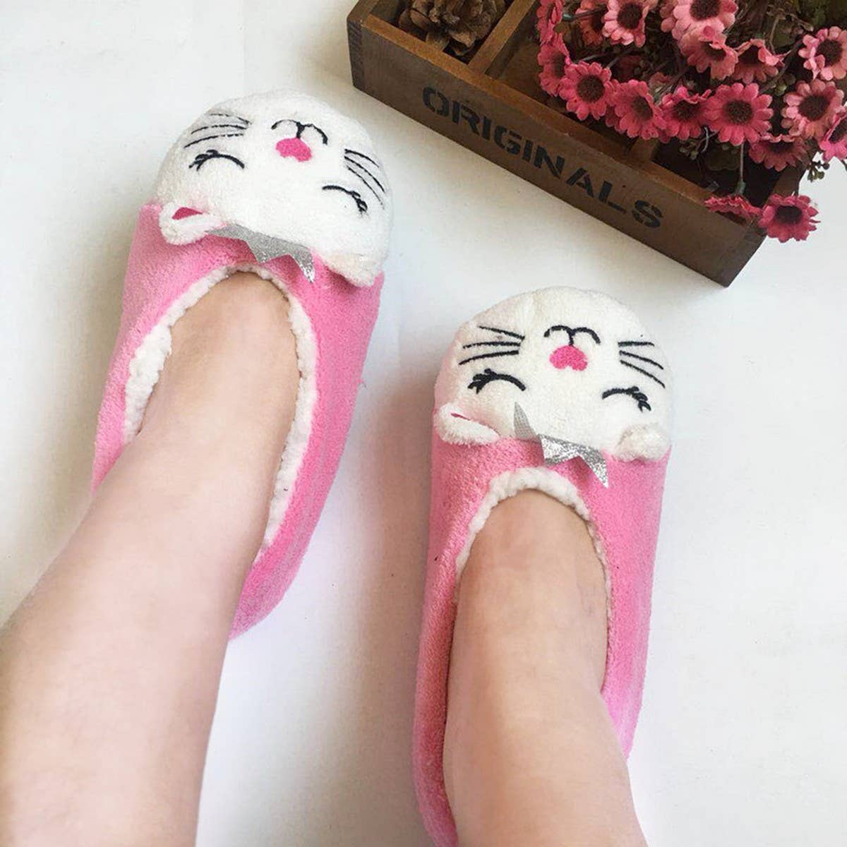 CUTE FLOOR SOCKS LADIES HOME FLOOR SHOES