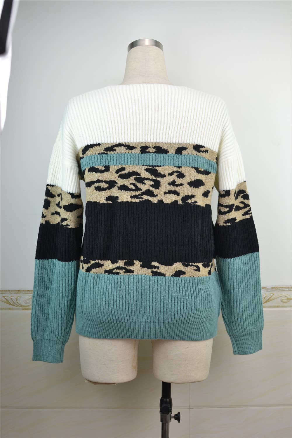 LEOPARD SPLICING PERSONALIZED V-NECK SWEATER