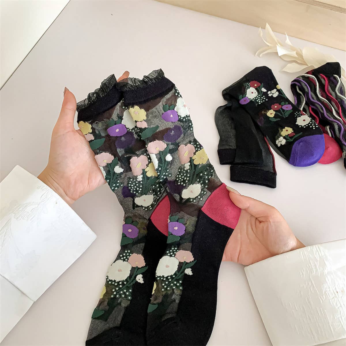RETRO CASUAL FLORAL BLACK SOCKS_CWMS0562
