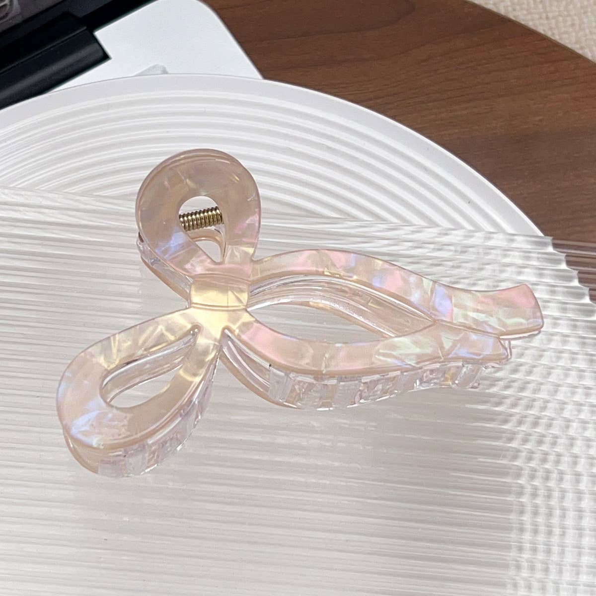 Simple jelly-colored large bow clip