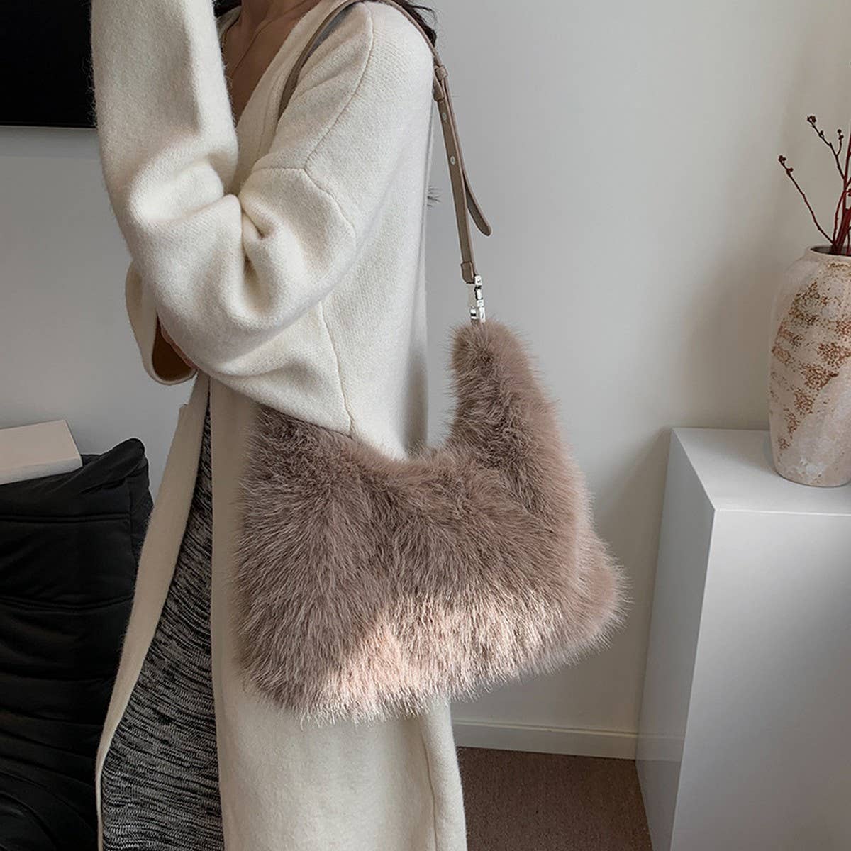 WINTER FAUX FOX FUR PLUSH SHOULDER CROSSBODY BAG_CWAB3978