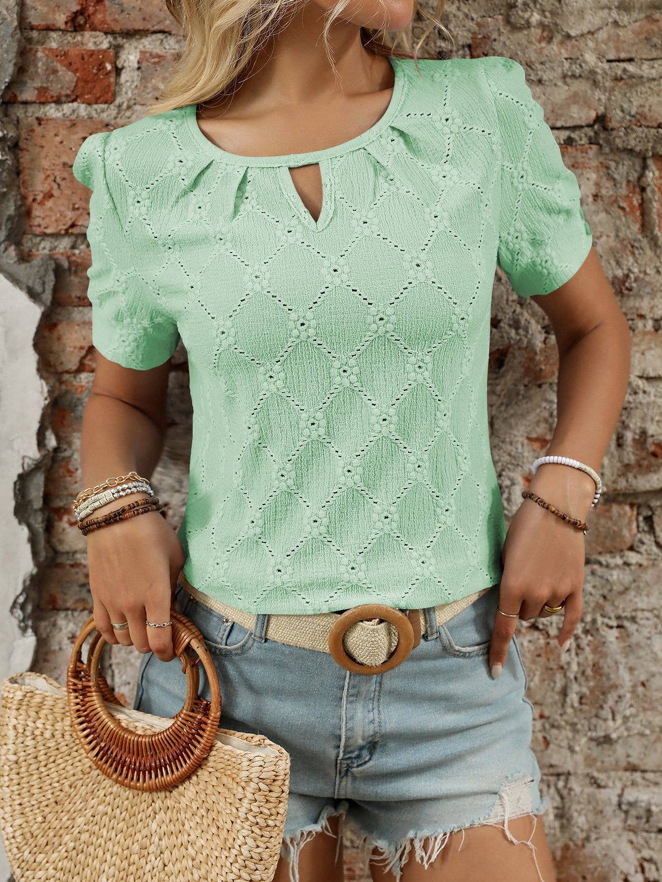 Solid color round neck cut-out button T-shirt