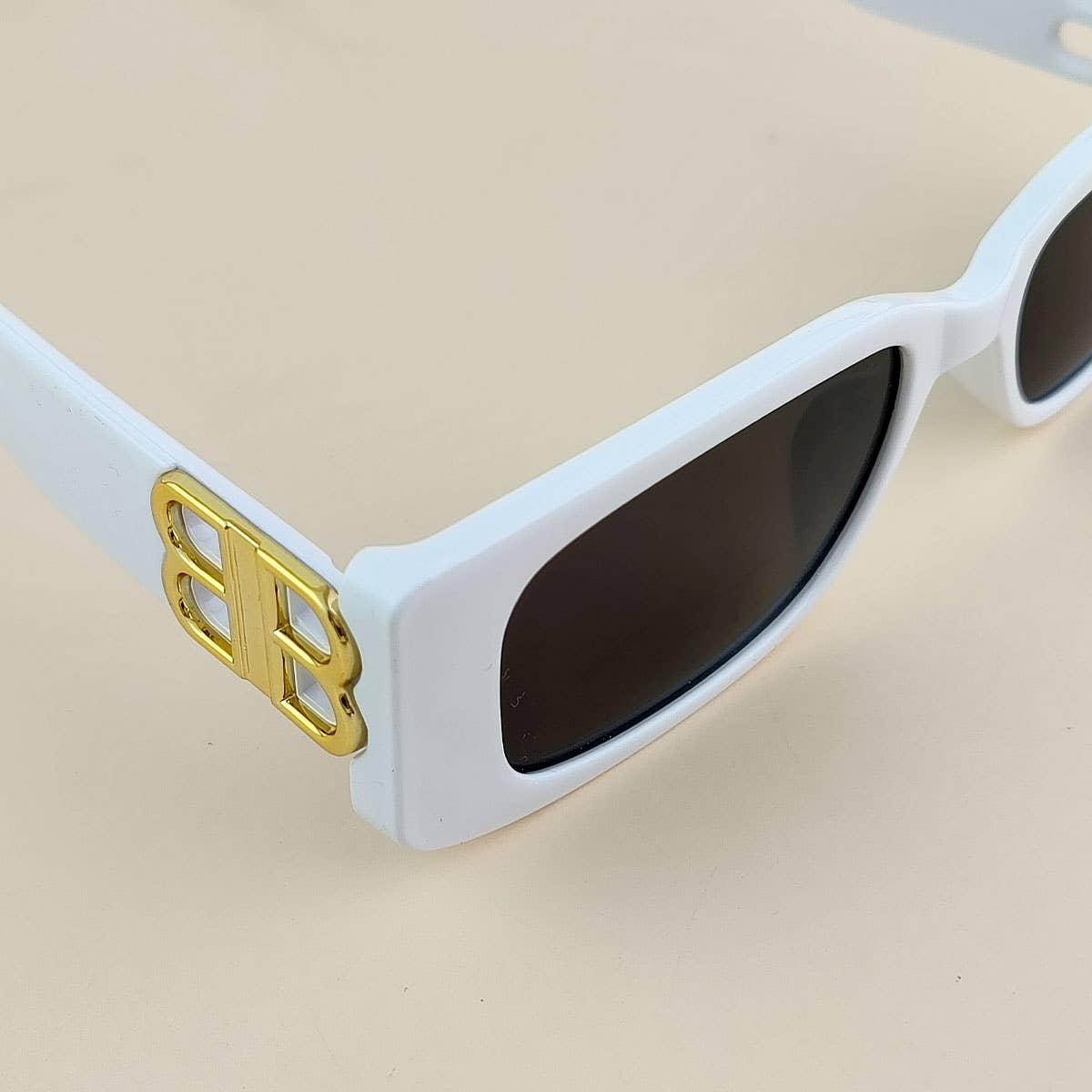 WIDE FRAME SQUARE SUNGLASSES