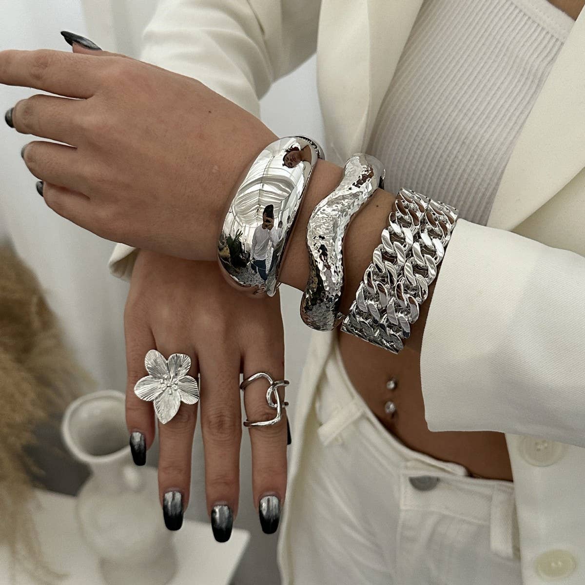 IRREGULAR METAL SMOOTH SPRING WIDE BRACELET