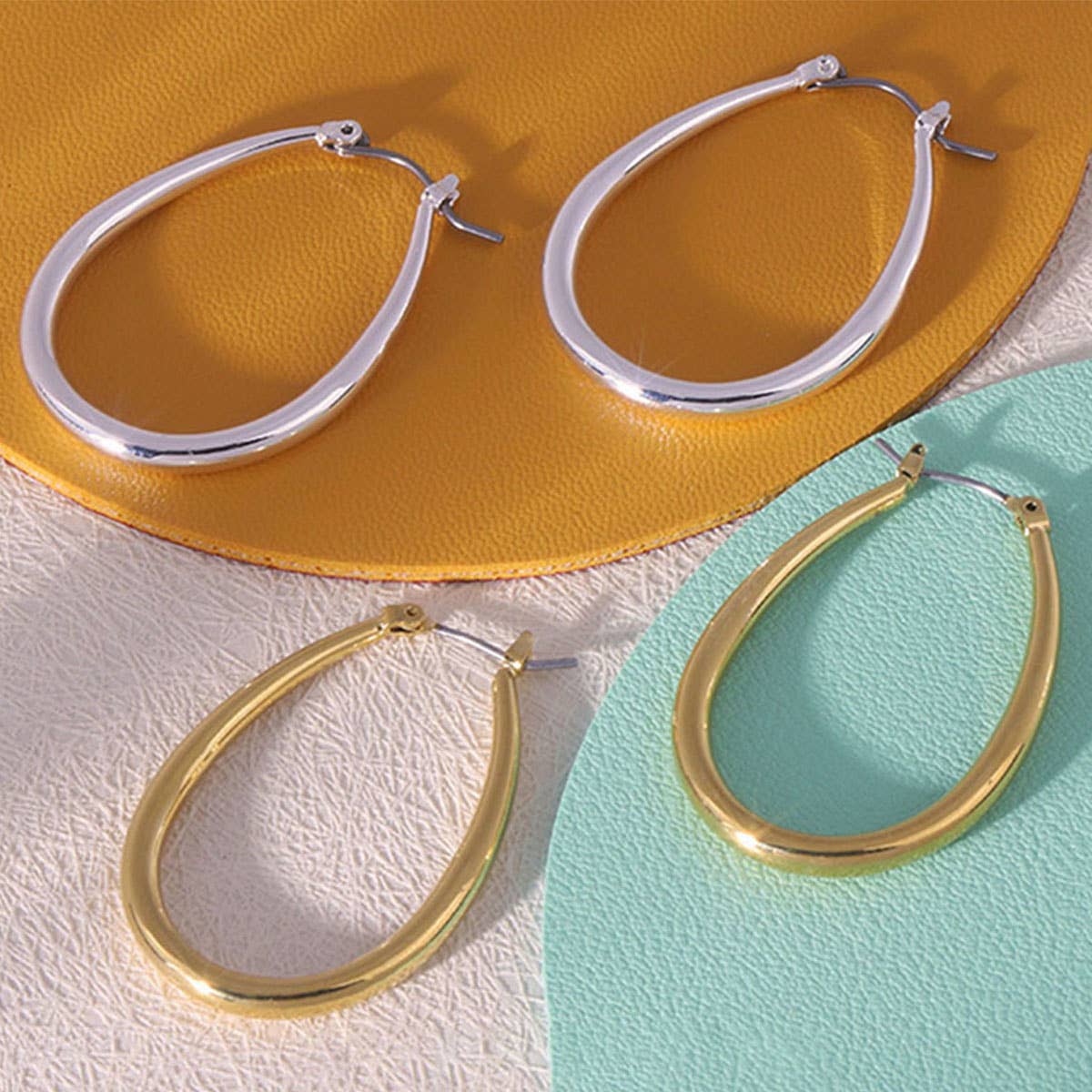 MINIMALIST HOOP EARRINGS