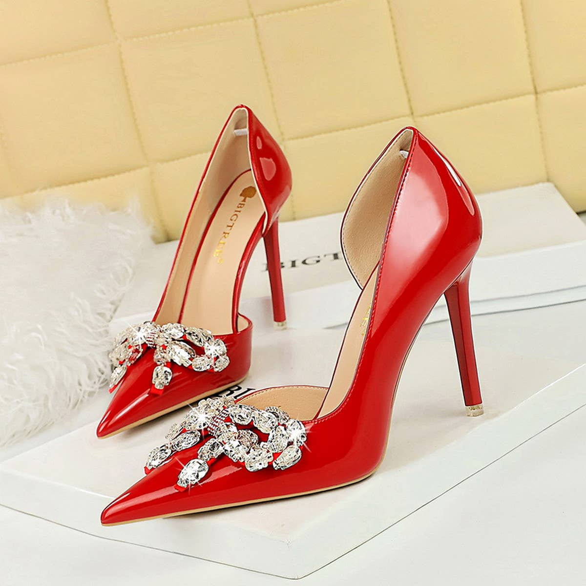 VINTAGE RHINESTONE PEARL SIDE CUTOUT HIGH HEELS