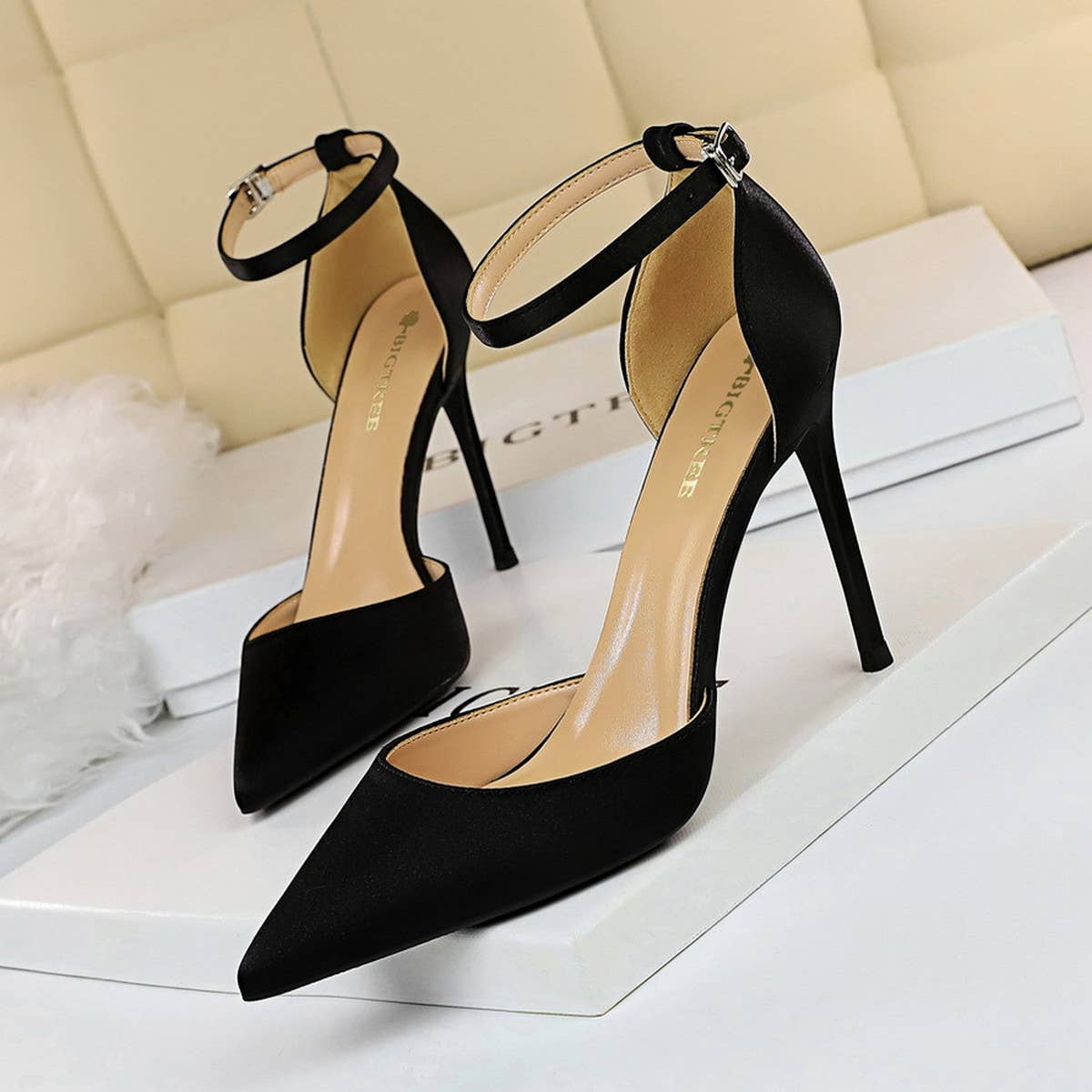 SATIN SHALLOW-MOUTH POINTED HIGH-HEELED SHOES