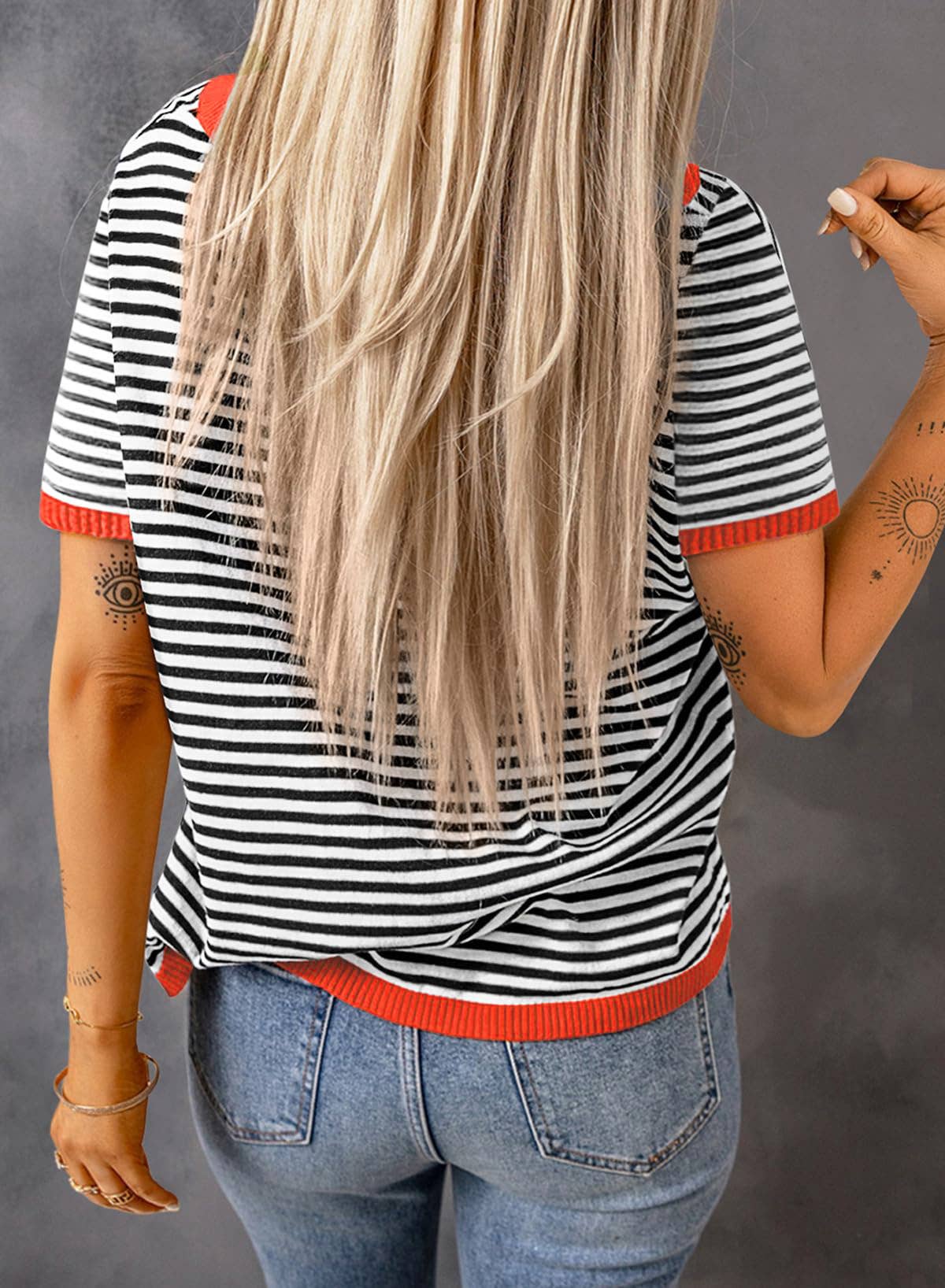 Round-neck striped blocking knitted sweater