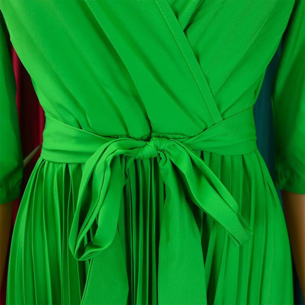 SOLID COLOR V-NECK LONG SLEEVE PLEATED SKIRT DRESS_CWDSD6145