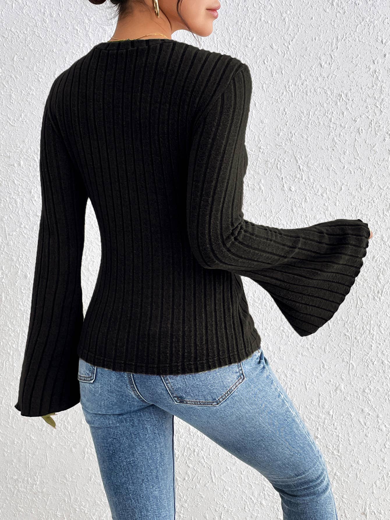SOLID COLOR SLIM-FIT CREW NECK SWEATER