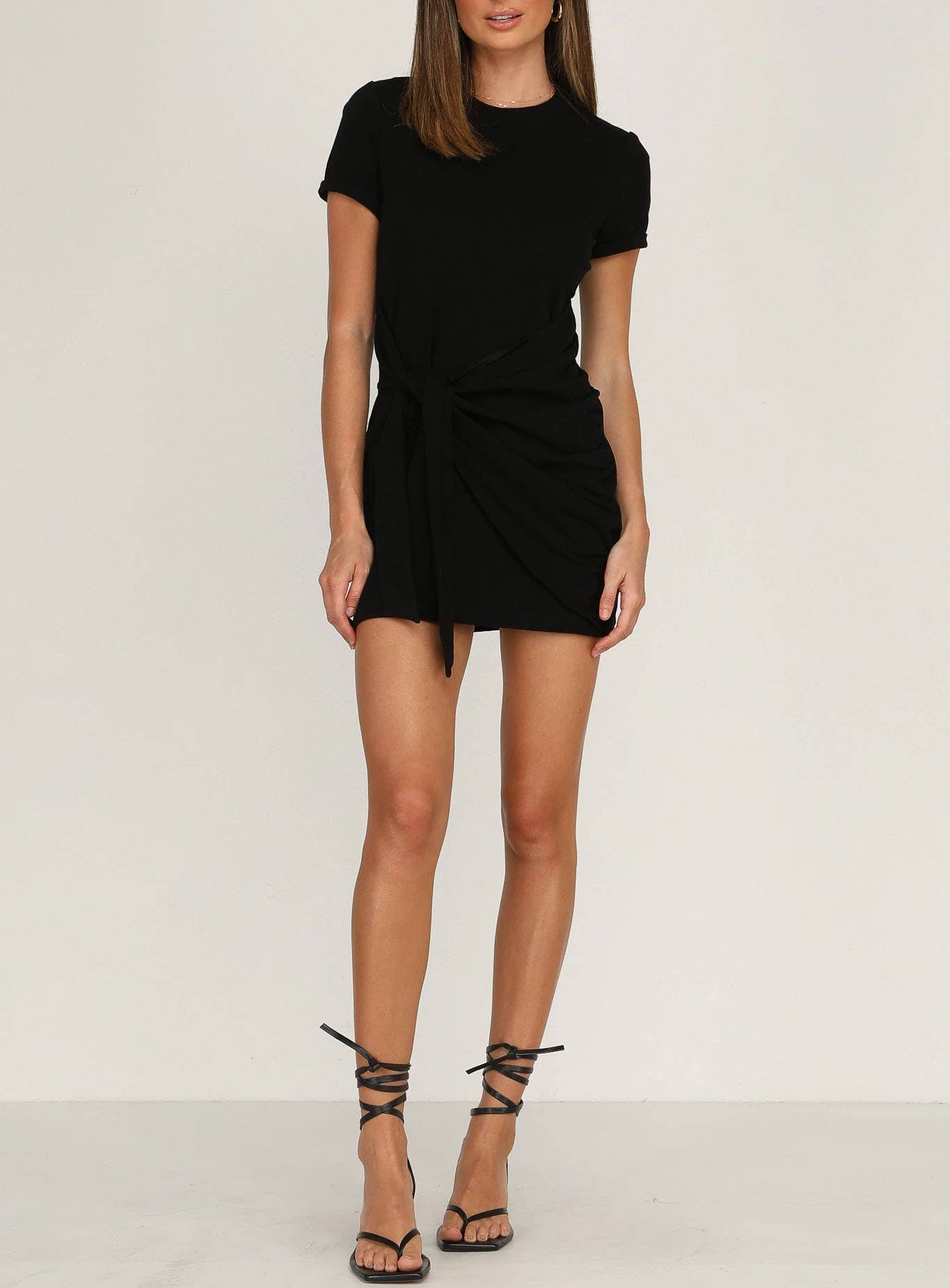 SOLID COLOR SHORT-SLEEVED DRESS WITH HEM LACE