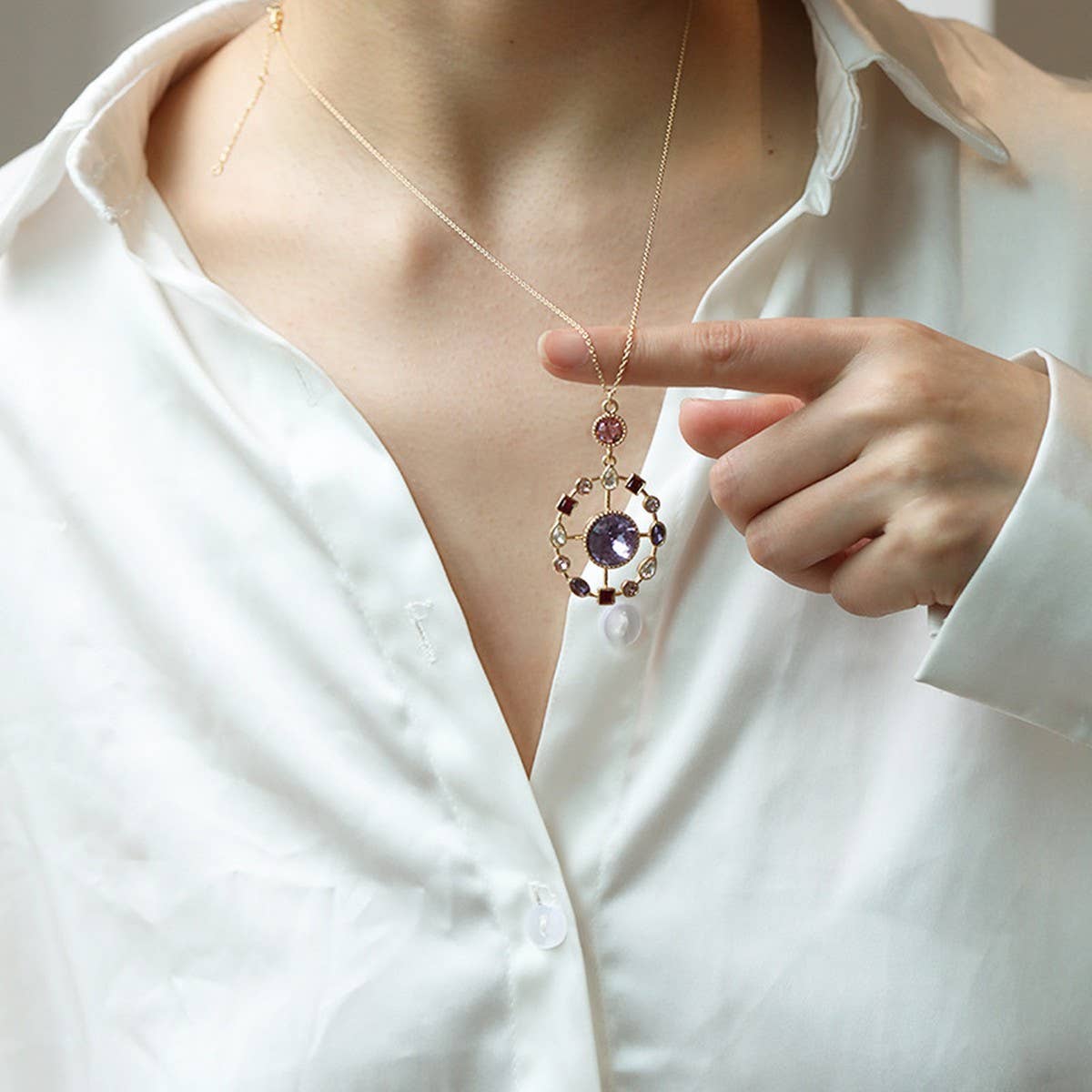 WOMEN'S FASHION COLORED RHINESTONE NECKLACE