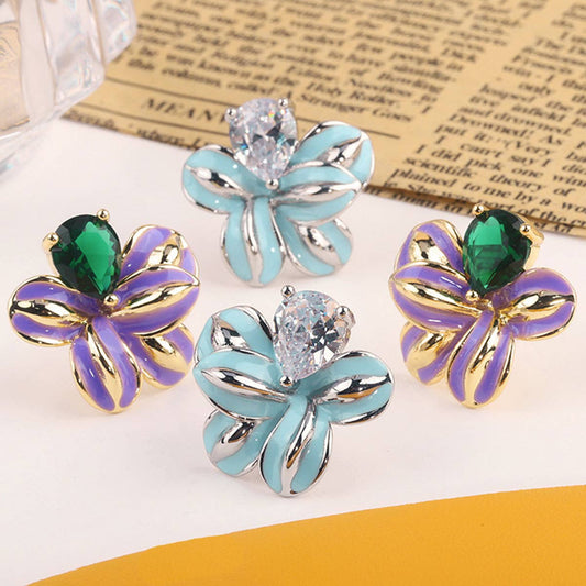 FLOWER DESIGN STUD EARRINGS