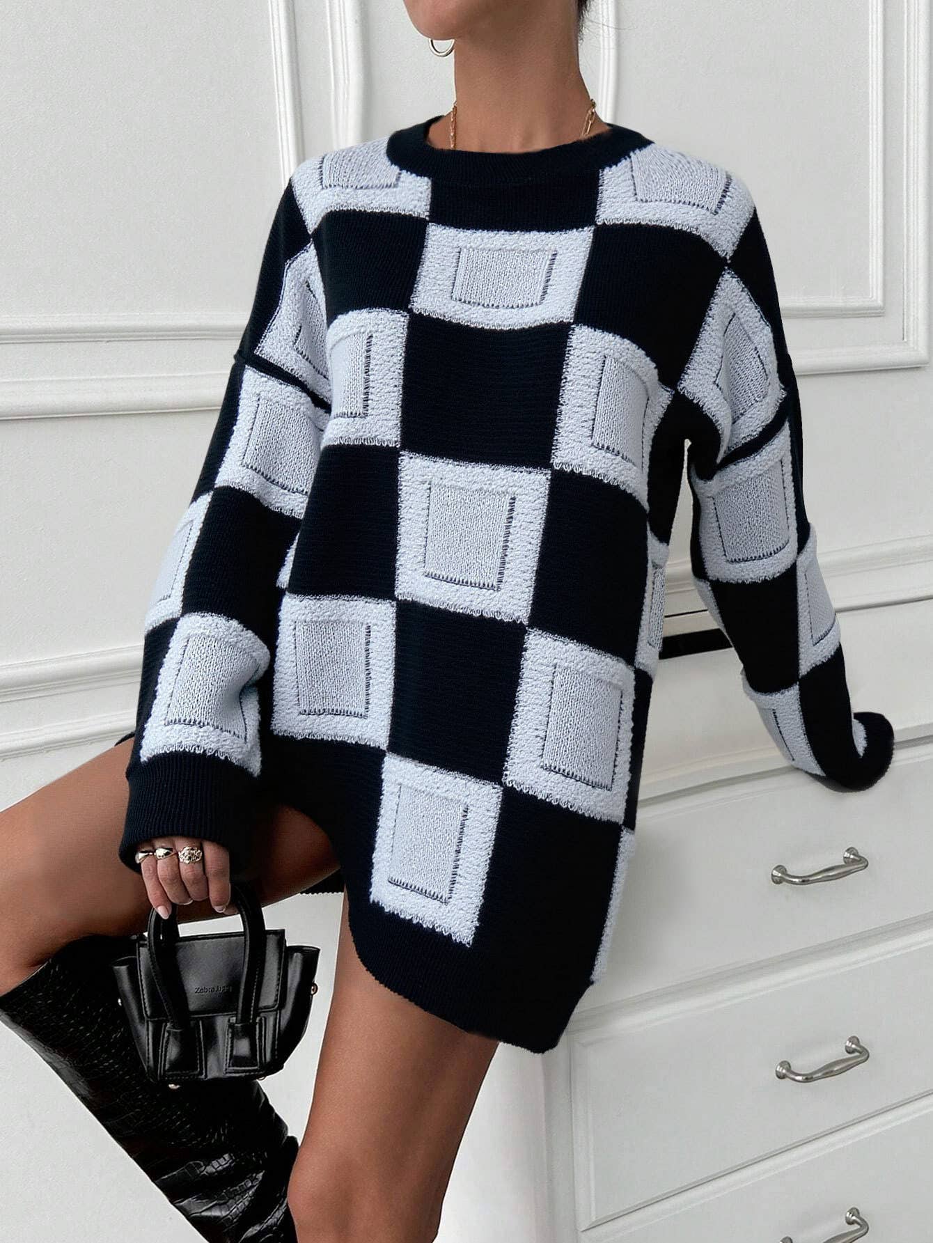 Fashionable color-blocking checkered sweatshirt
