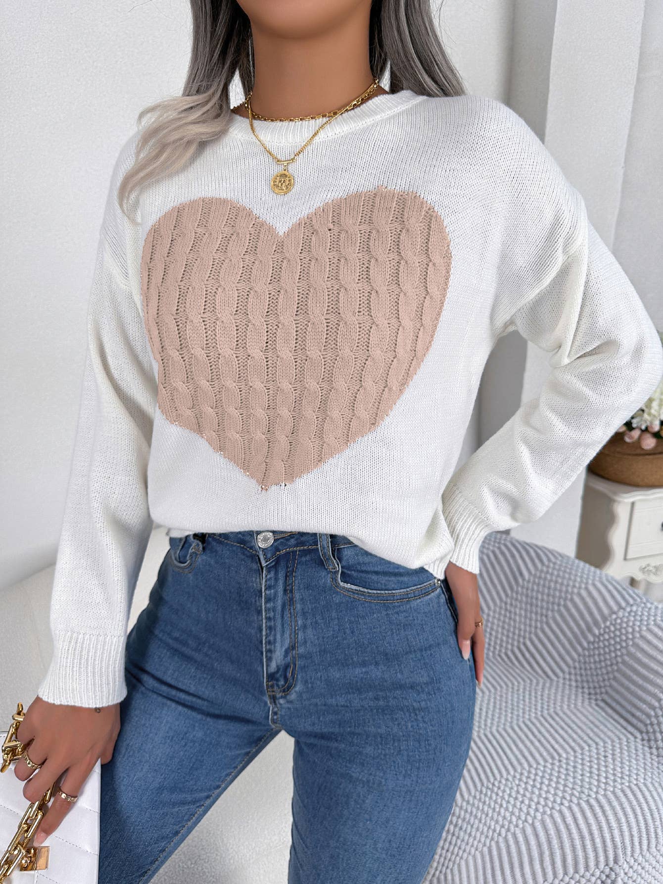 Twisted heart long-sleeved pullover sweater