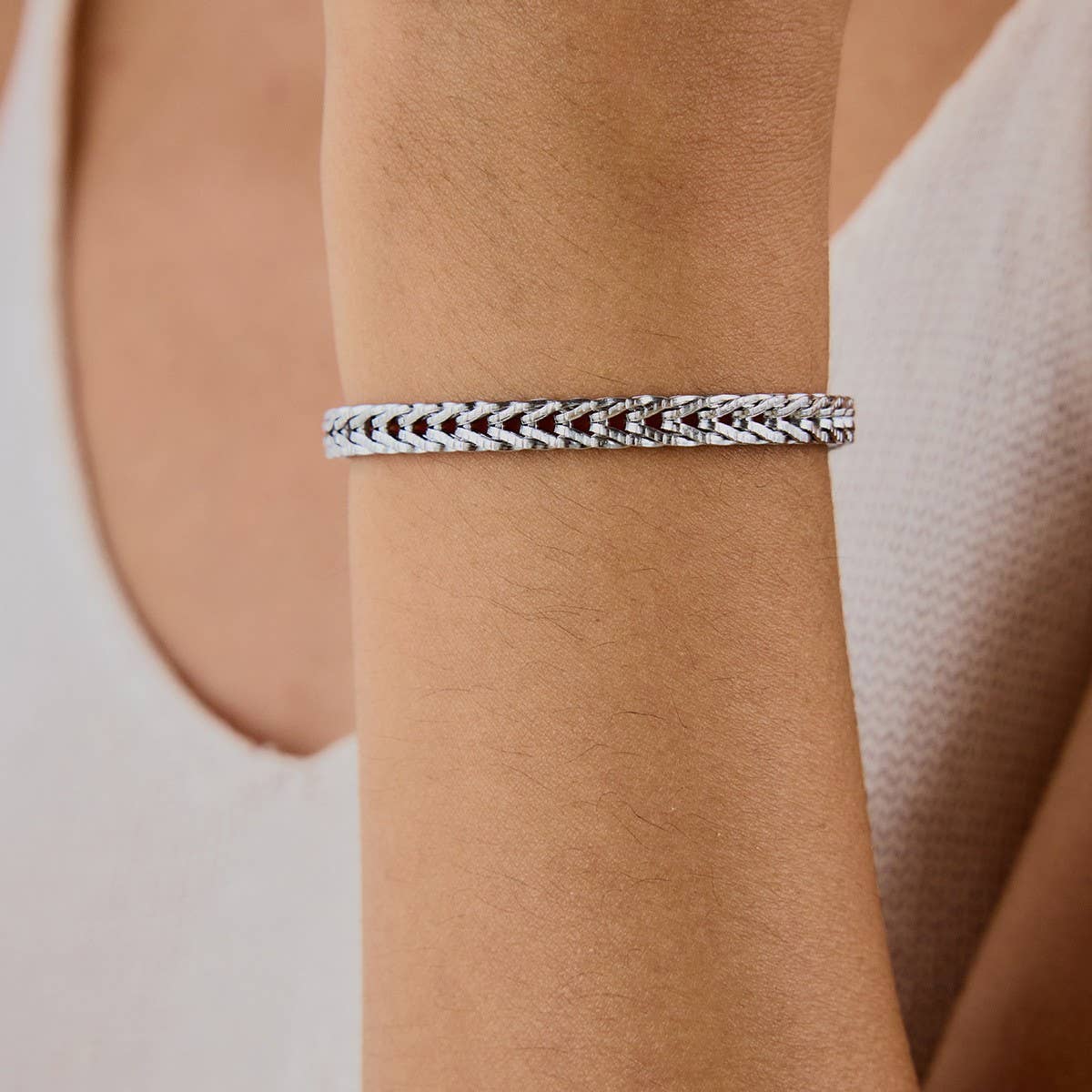 Elegant Two-Tone 18K Gold Titanium Chain Bracelet