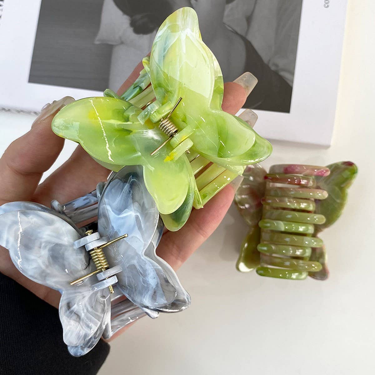 HIGH-GRADE INK BUTTERFLY HAIRPIN