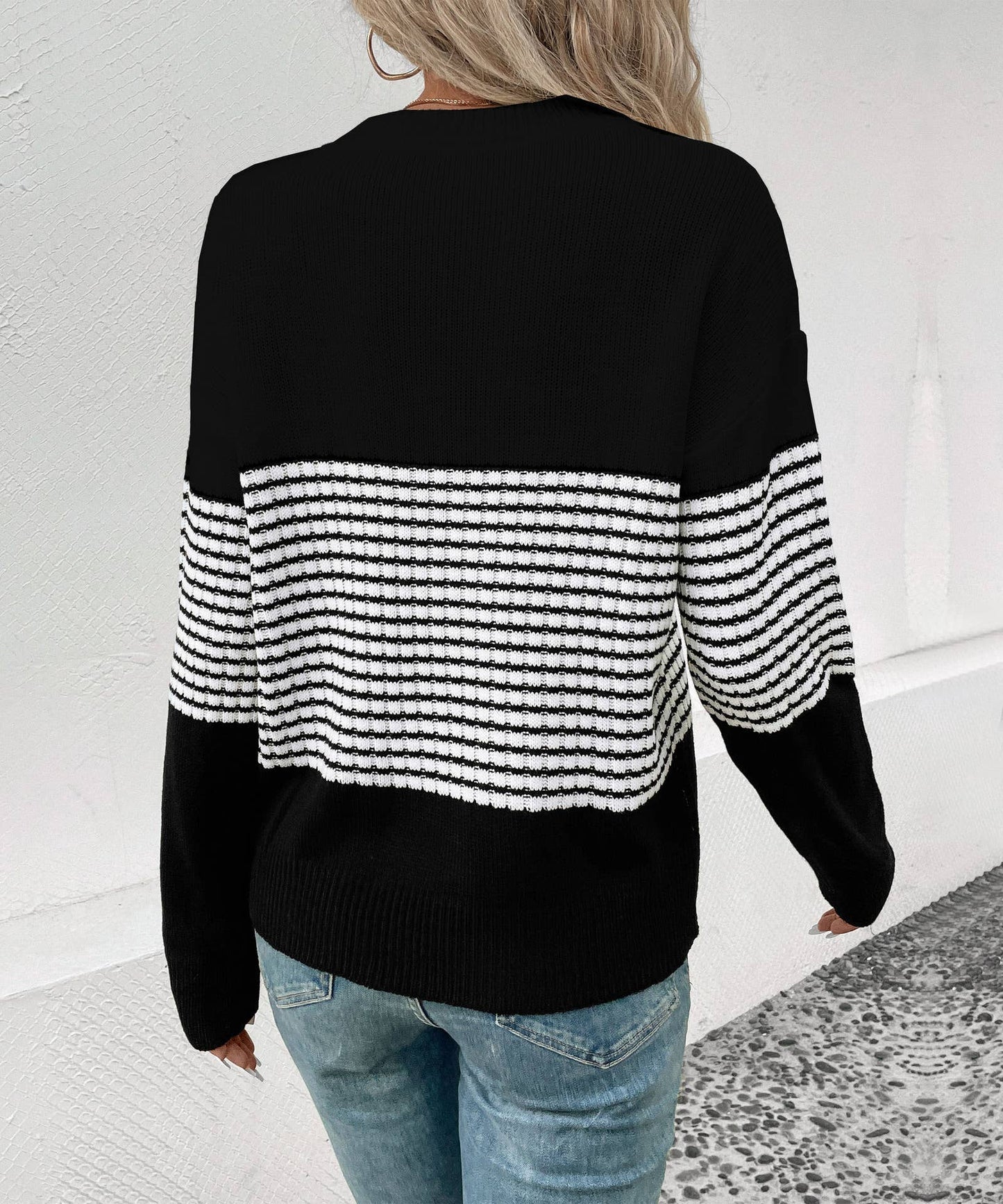 LONG SLEEVE CREW NECK SWEATER IN STRIPED COLOR