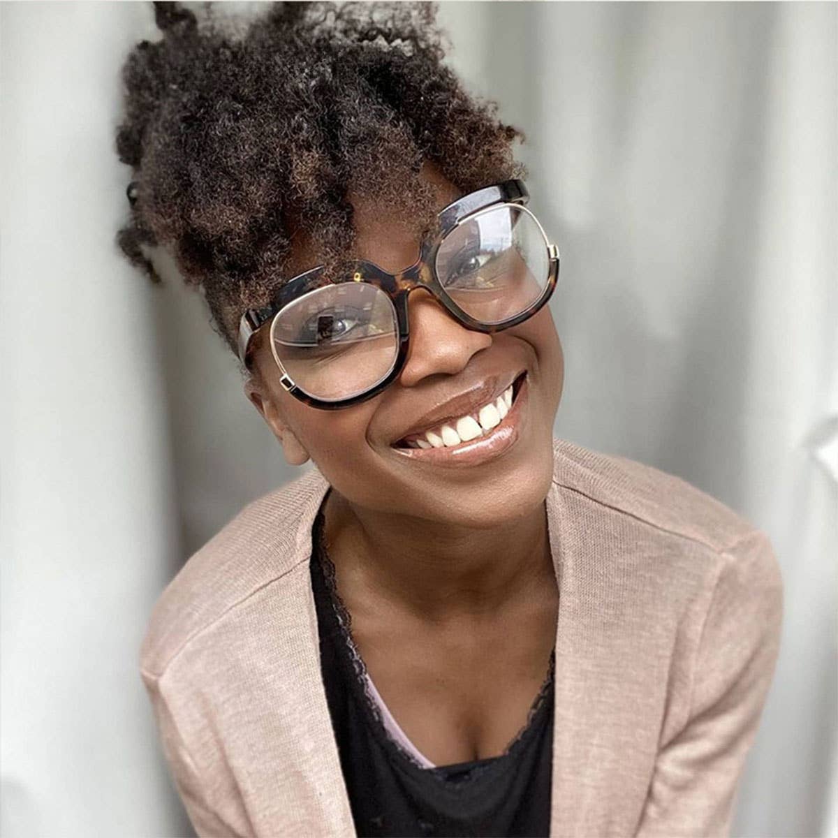 WOMEN ROUND-FRAMED GLASSES WITH LARGE FRAMES