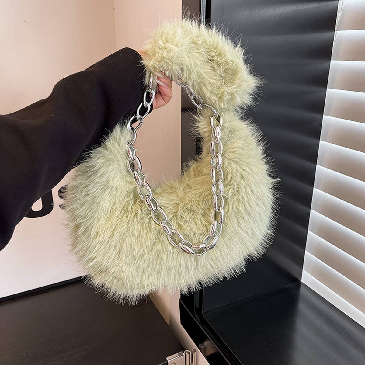 WINTER CHAIN HAND-HELD SHOULDER UNDERARM PLUSH BAG_CWAB3969