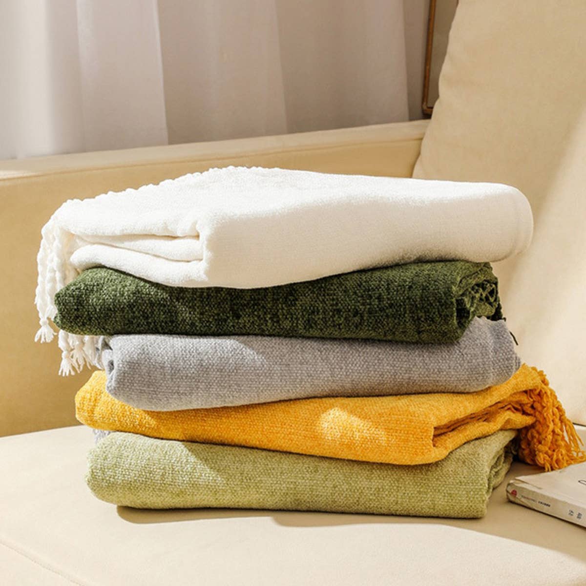 FRINGED SOFT AND WARM KNITTED BLANKET