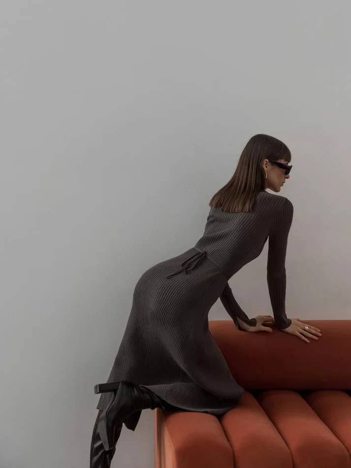 Long-sleeved solid-color fitted sweater dress