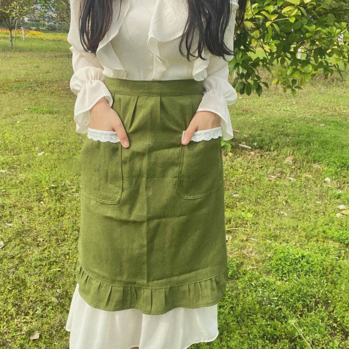HALF-LENGTH LINEN COTTON AND LINEN LACE APRON