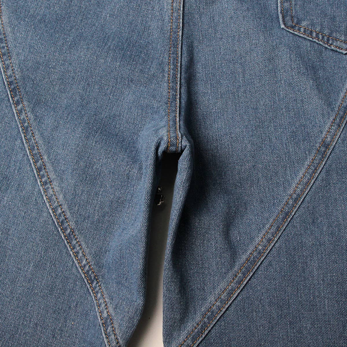 MID RISE STRAIGHT HOLLOW DIAMOND STUDDED JEANS