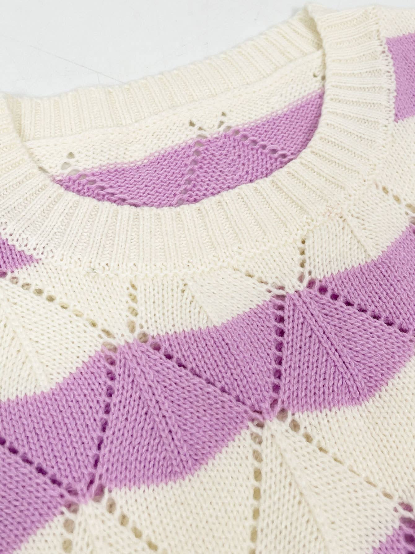 Round-neck diamond-shaped hollowed-out sweater