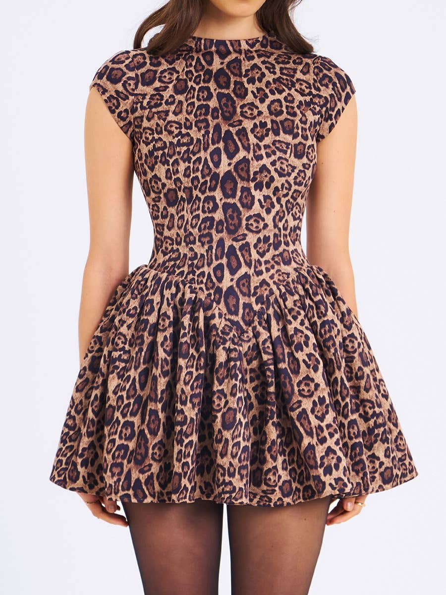 Backless round neck leopard print pleated dress