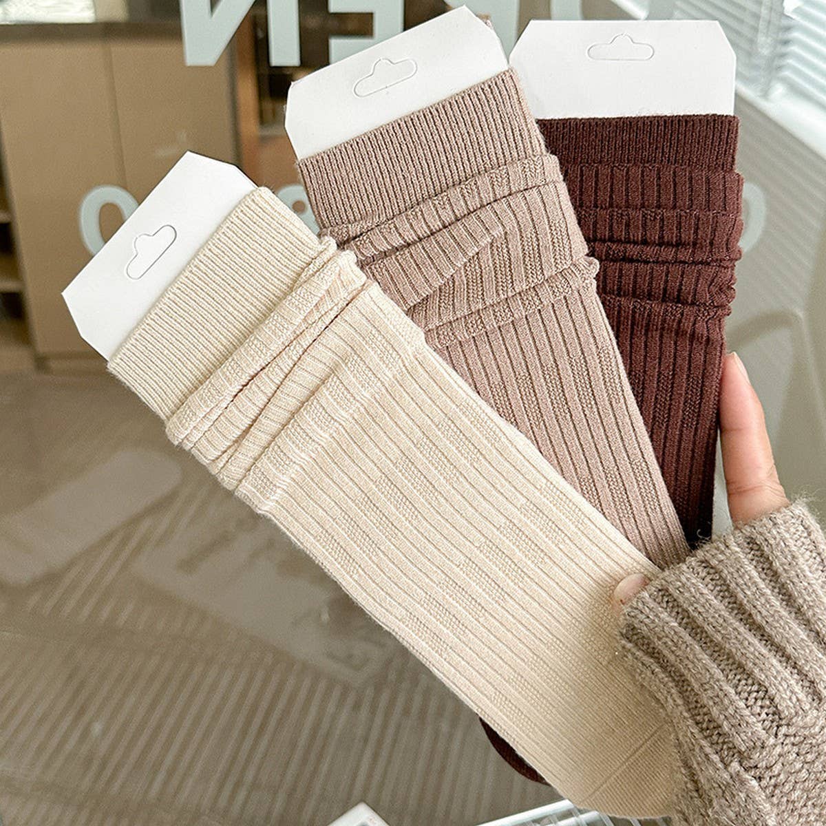 AUTUMN AND WINTER WARM BREATHABLE MID-TUBE SOCKS_CWMS1071