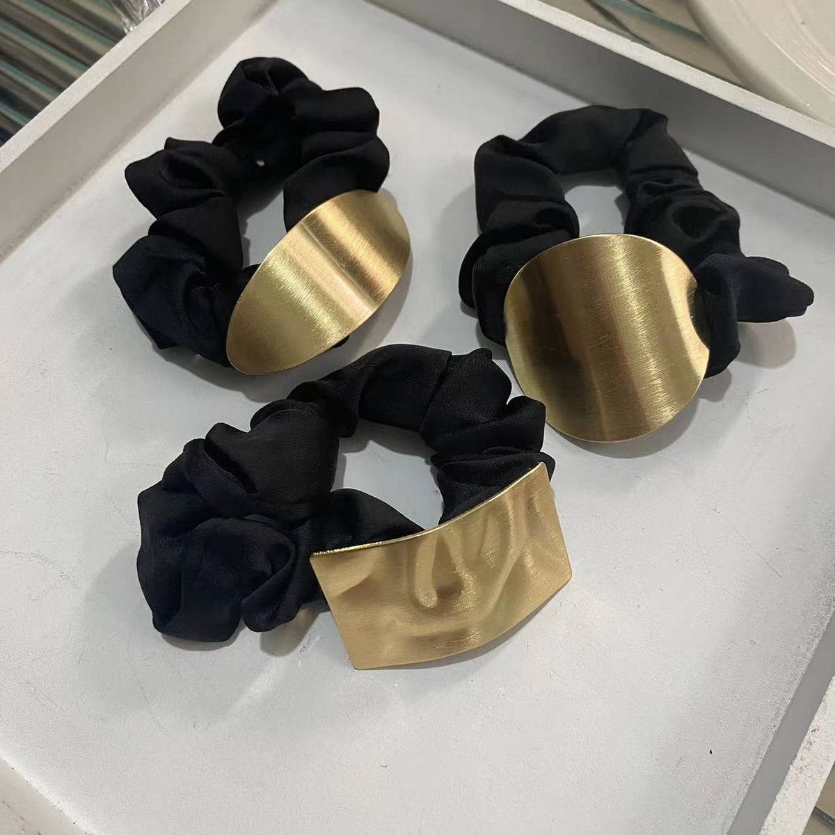 SIMPLE AND ELEGANT RUBBER HAIR SCRUNCHIES