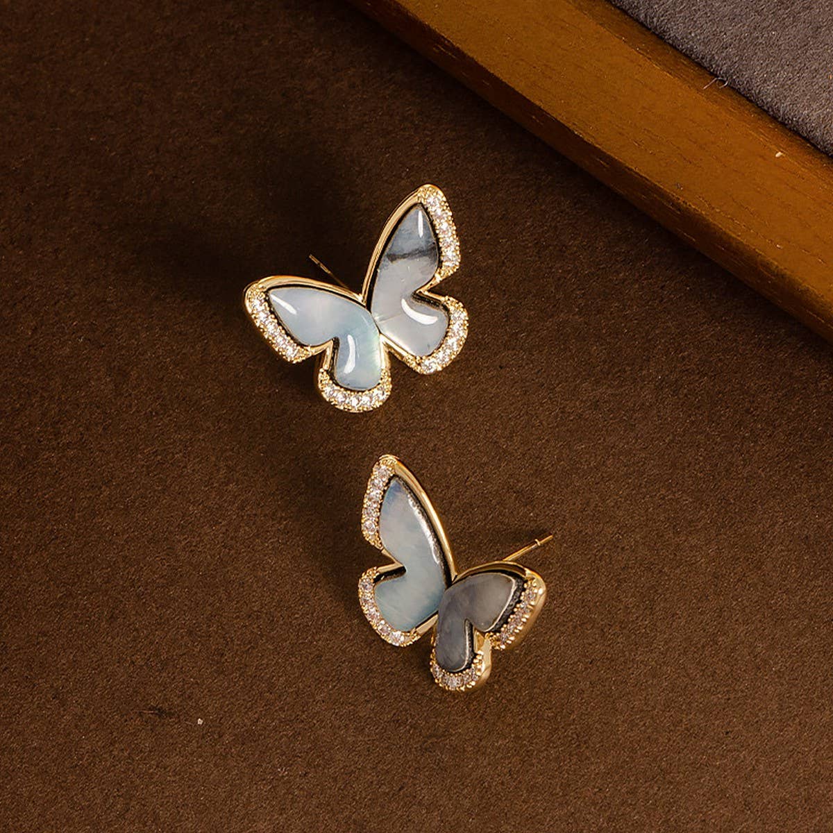 NATURAL ABALONE BUTTERFLY DIAMOND ZIRCON EARRINGS