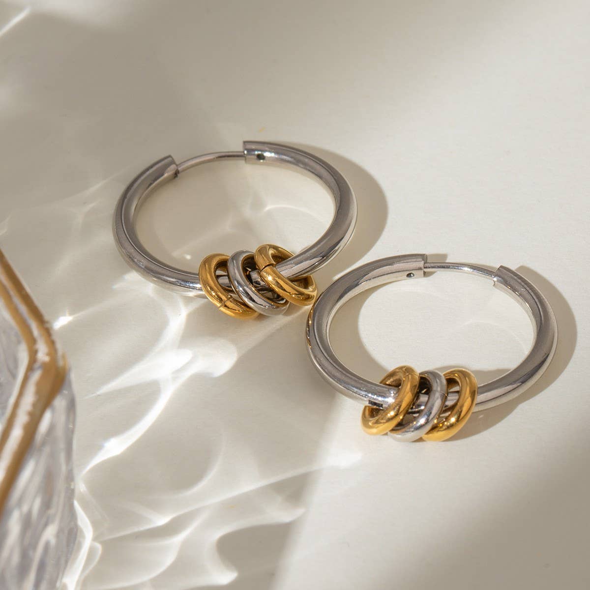 STAINLESS STEEL CONTRASTING HOOP EARRINGS_CWASC1690