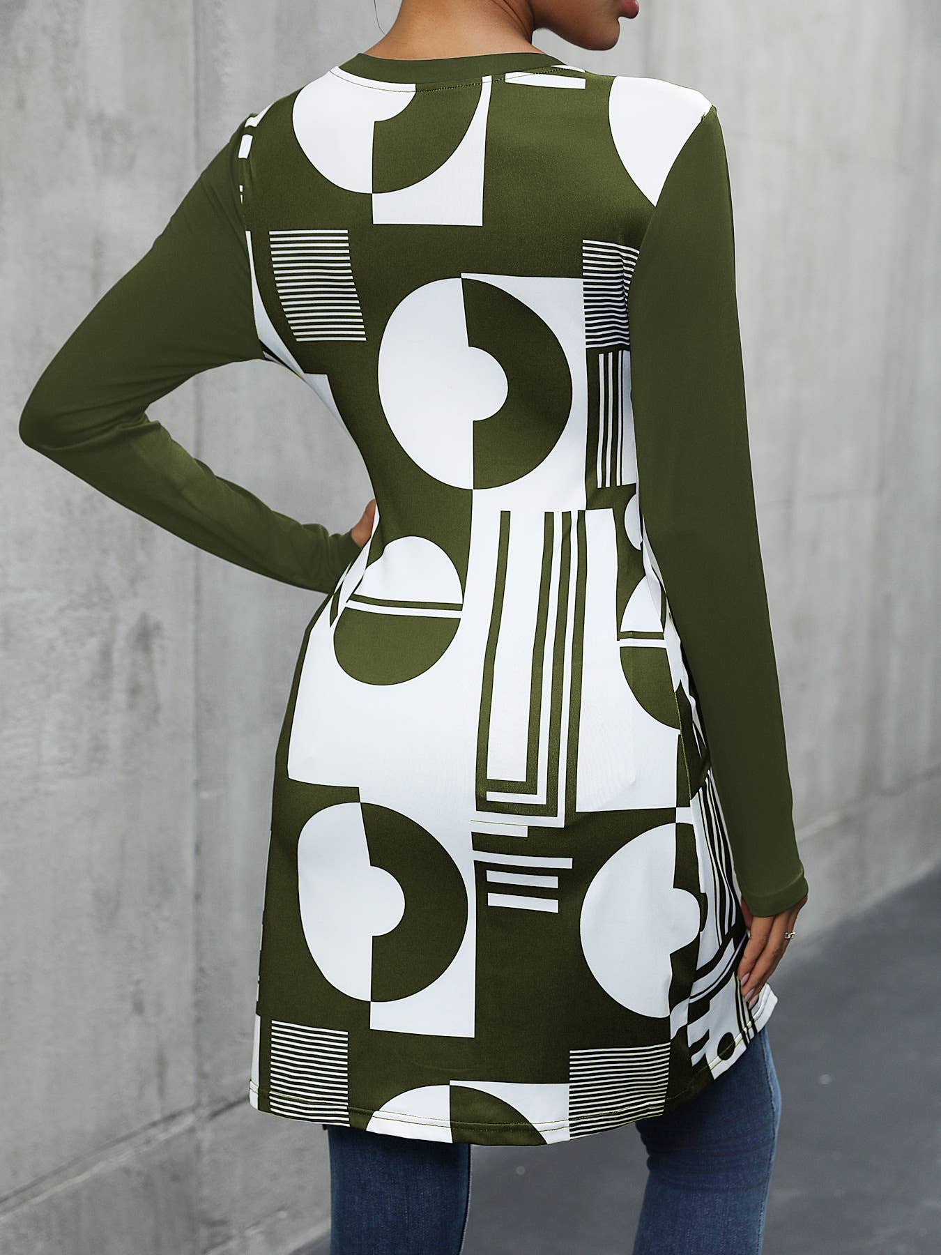 ELEGANT GEOMETRIC PRINT SLIM SLIT T-SHIRT