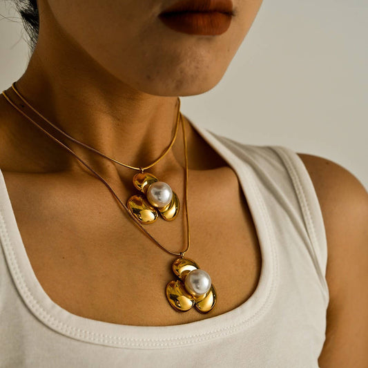 Minimalist Flower Pearl Necklace 18K Gold Plated