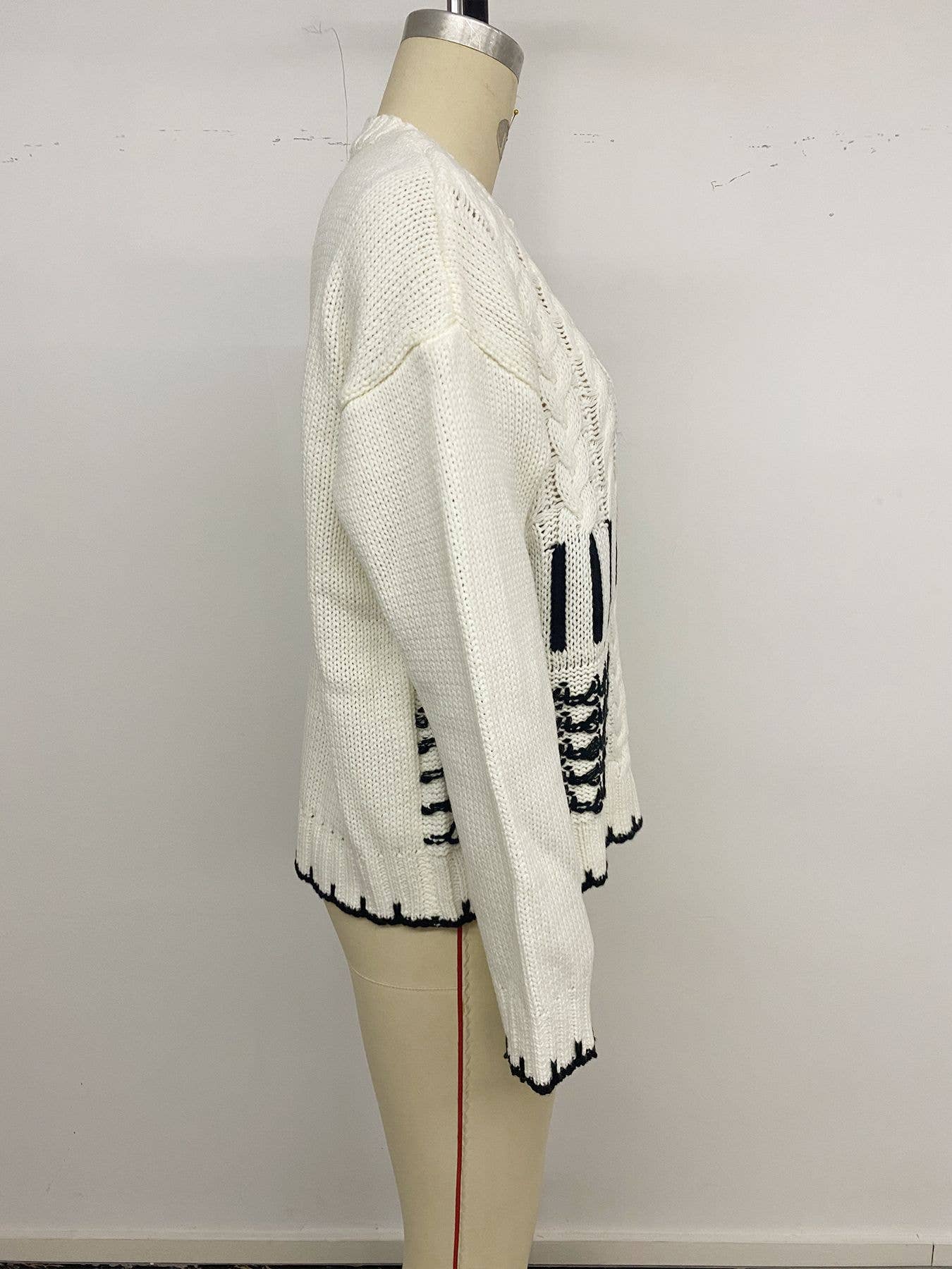 Round-neck striped line color-blocking sweater