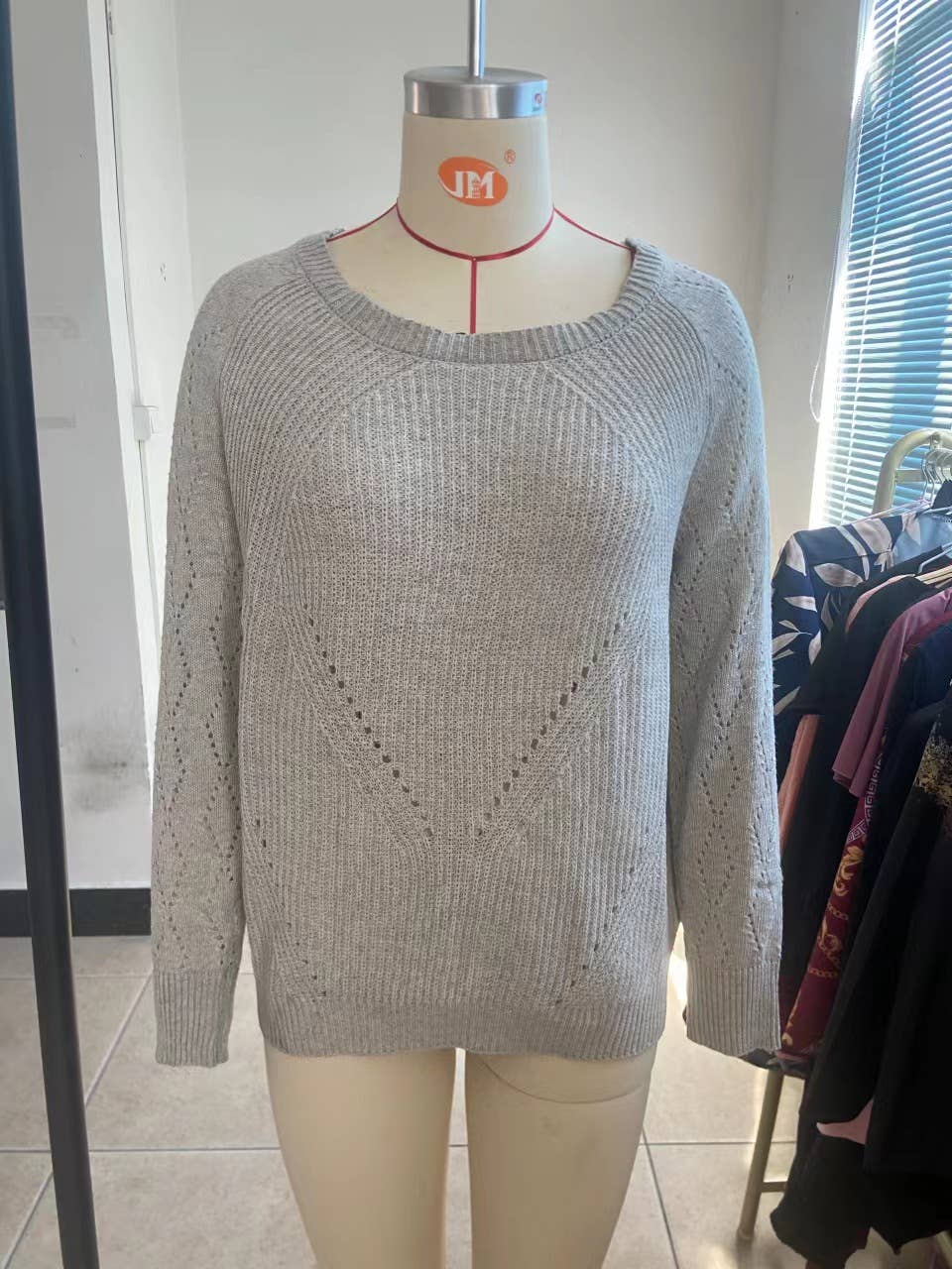 HOLLOW-OUT PATTERN SOLID COLOR CREW NECK SWEATER