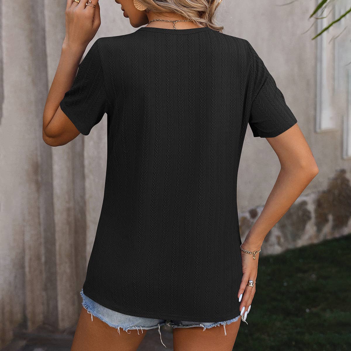 WOMEN'S ROUND NECK SHORT SLEEVED BUTTON T SHIRT_CWTBLS0457