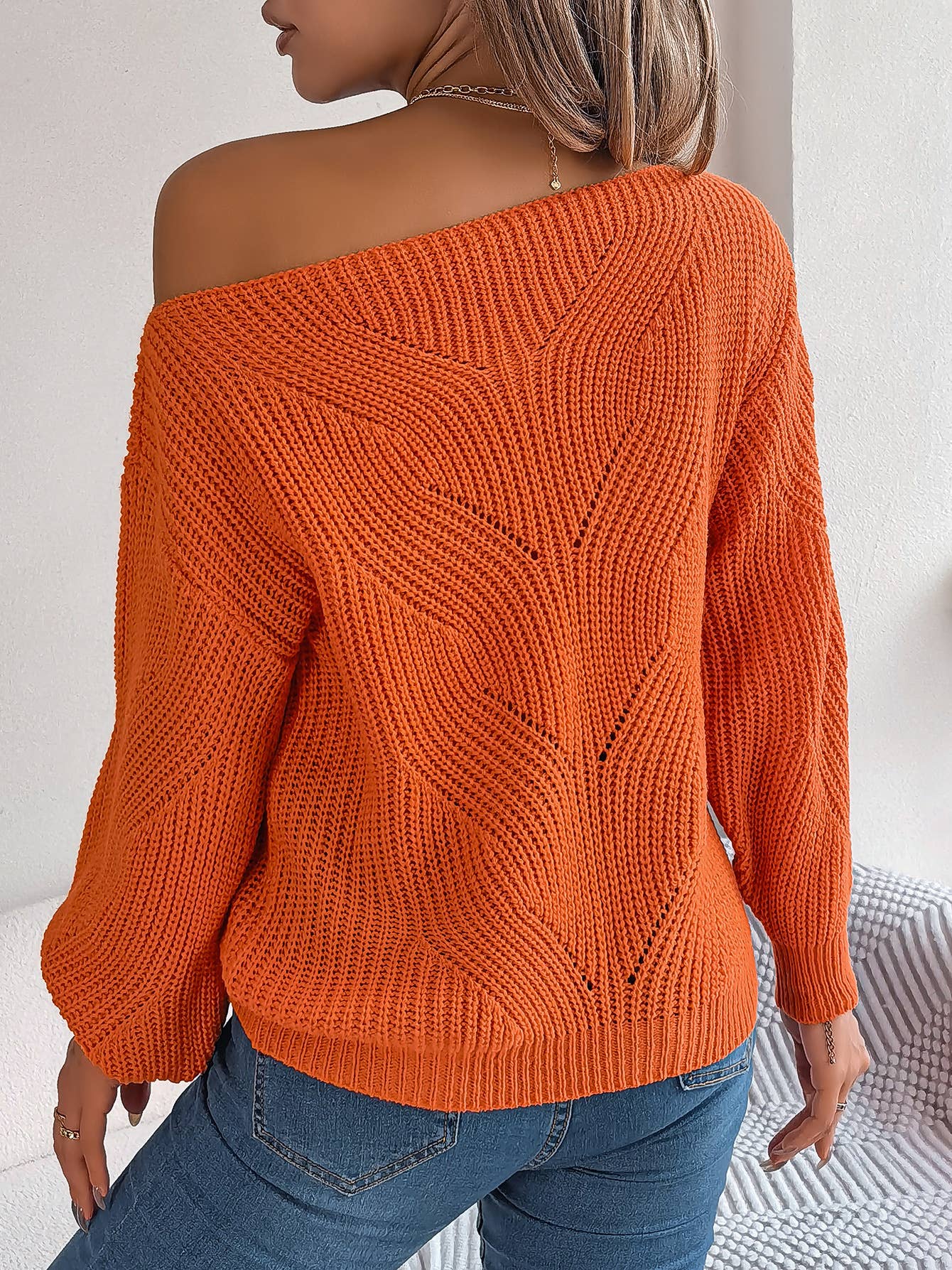 LINE-NECK LANTERN SLEEVE KNIT SWEATER