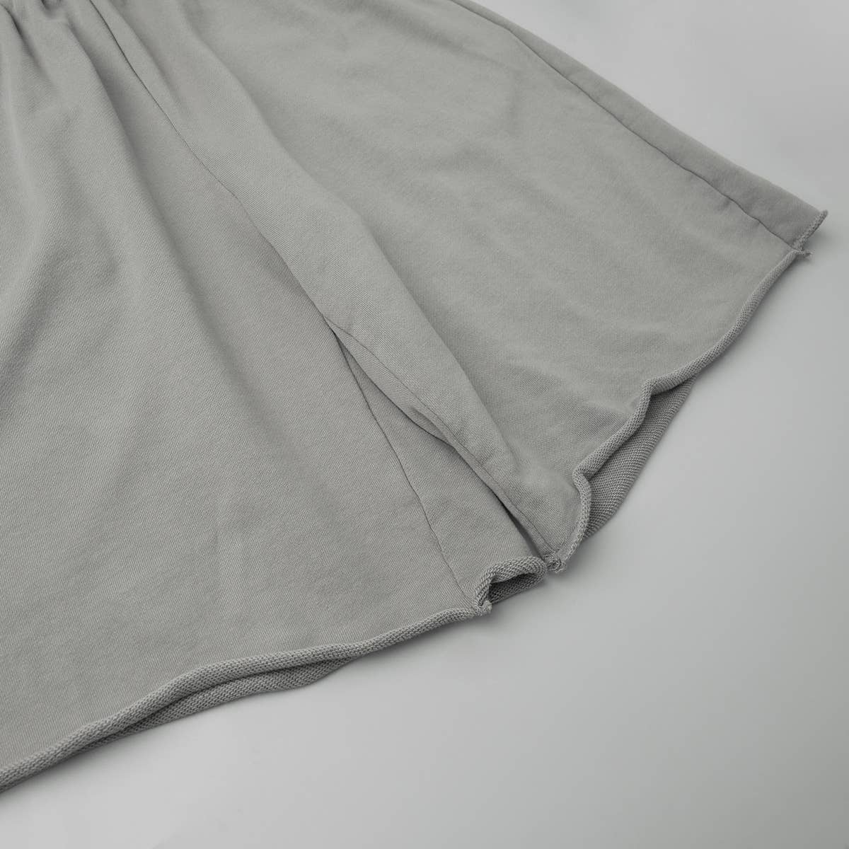 Loose and elastic waist five-inch sweatpants