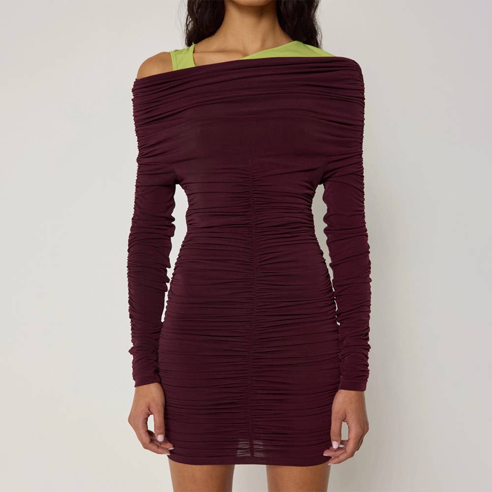 Solid-color off-the-shoulder body-hugging dress