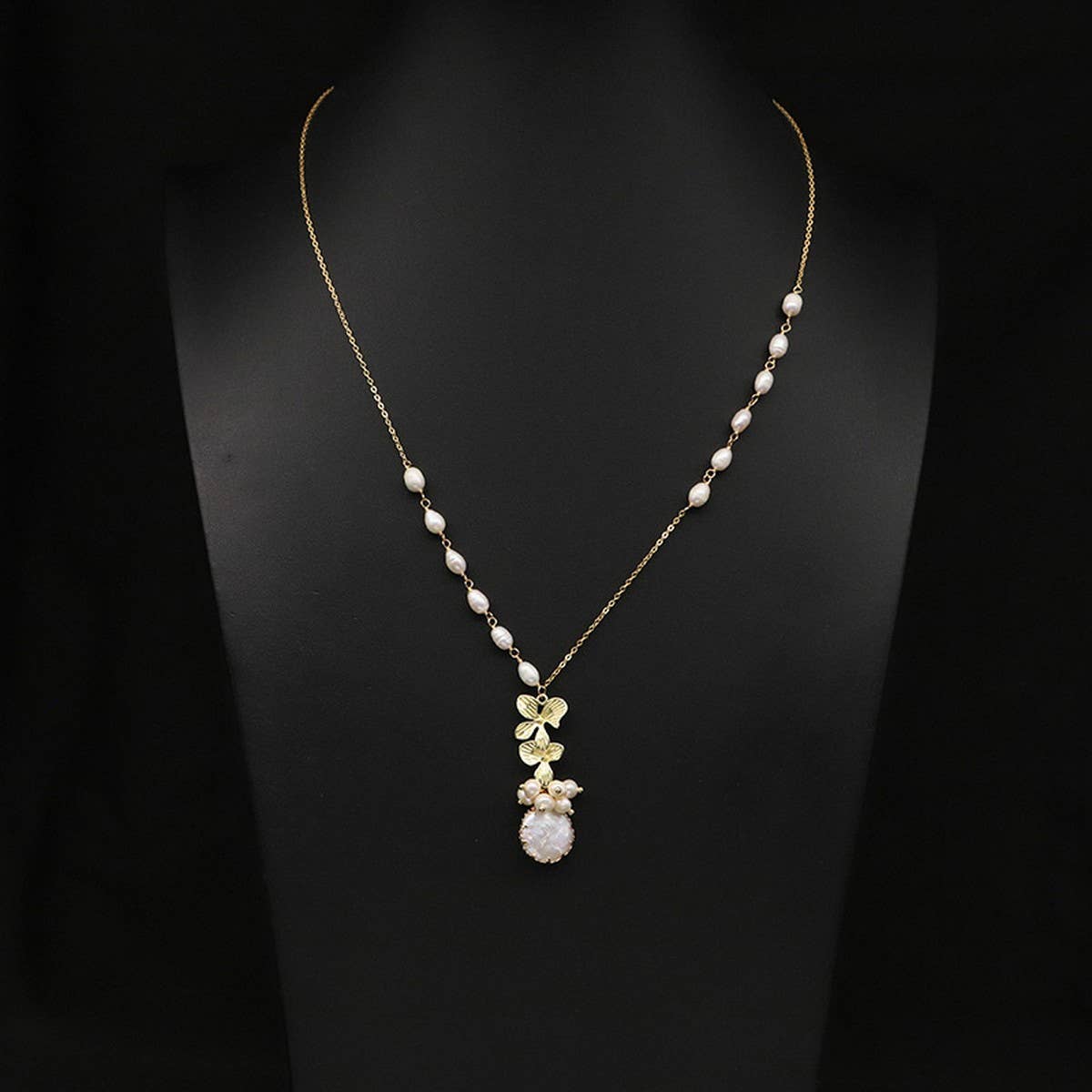 WOMEN'S VERSATILE AND ELEGANT PEARL NECKLACE