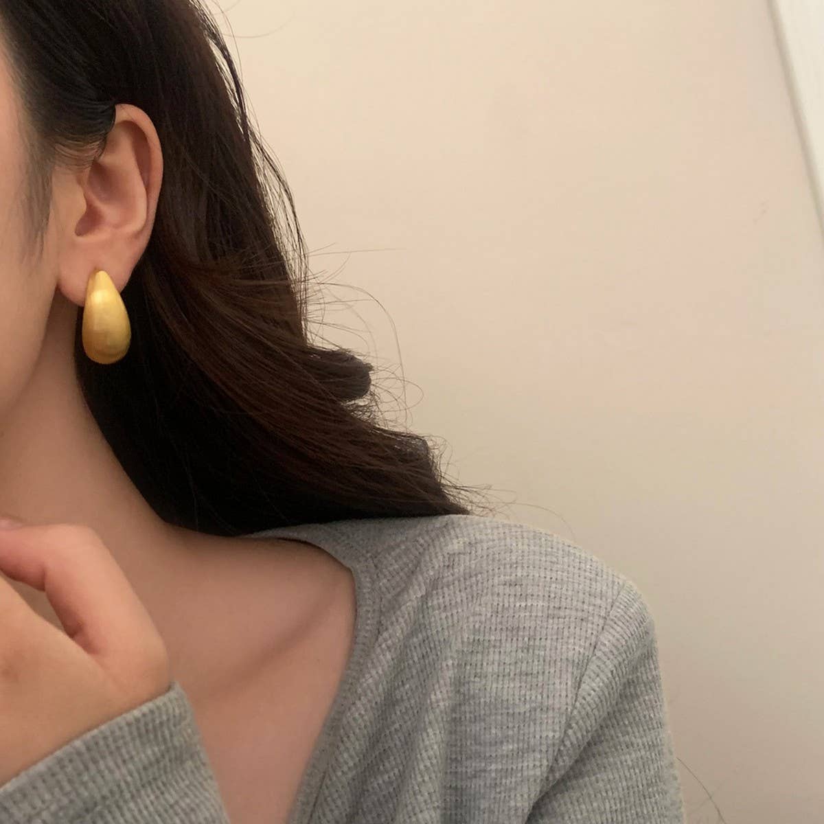 HIGH-GRADE GOLDEN WATER DROP EARRINGS FOR WOMEN