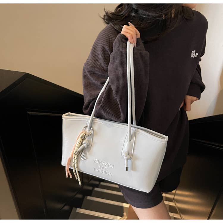 Fashionable versatile and simple underarm bag