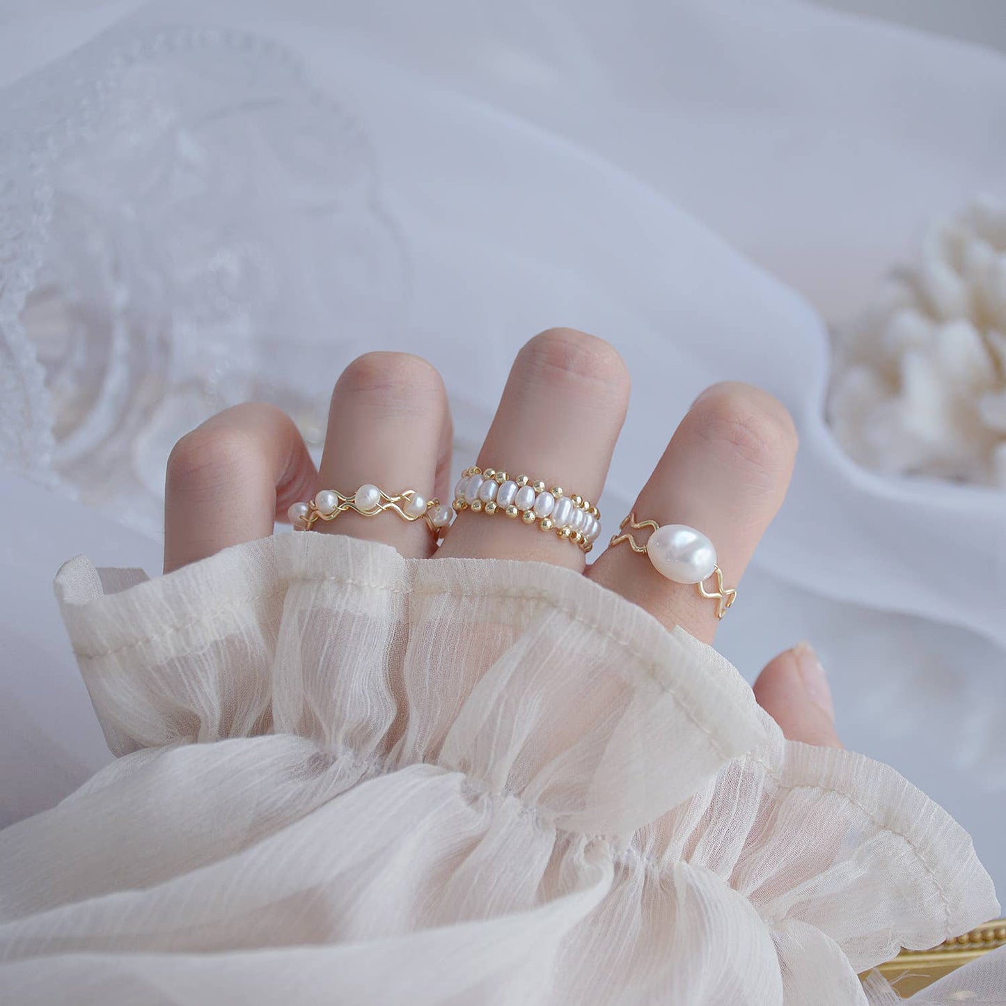Gentle retro style freshwater pearl open-top ring