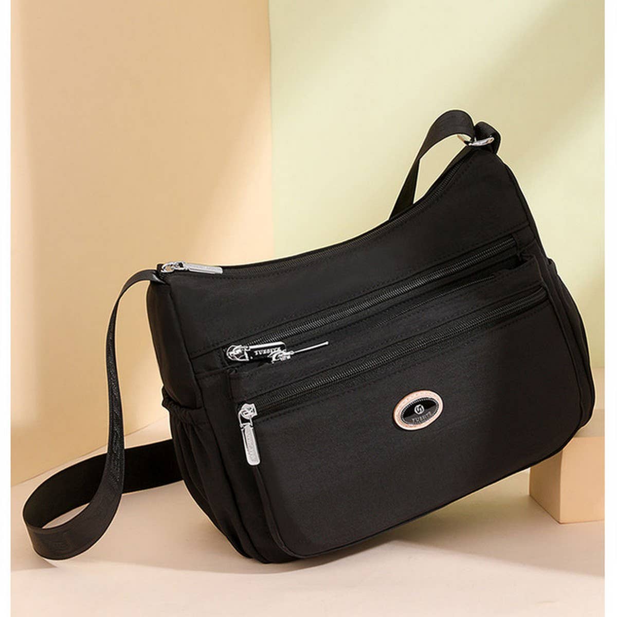 FASHIONABLE NYLON CLOTH SHOULDER MESSENGER BAG_CWAB3520