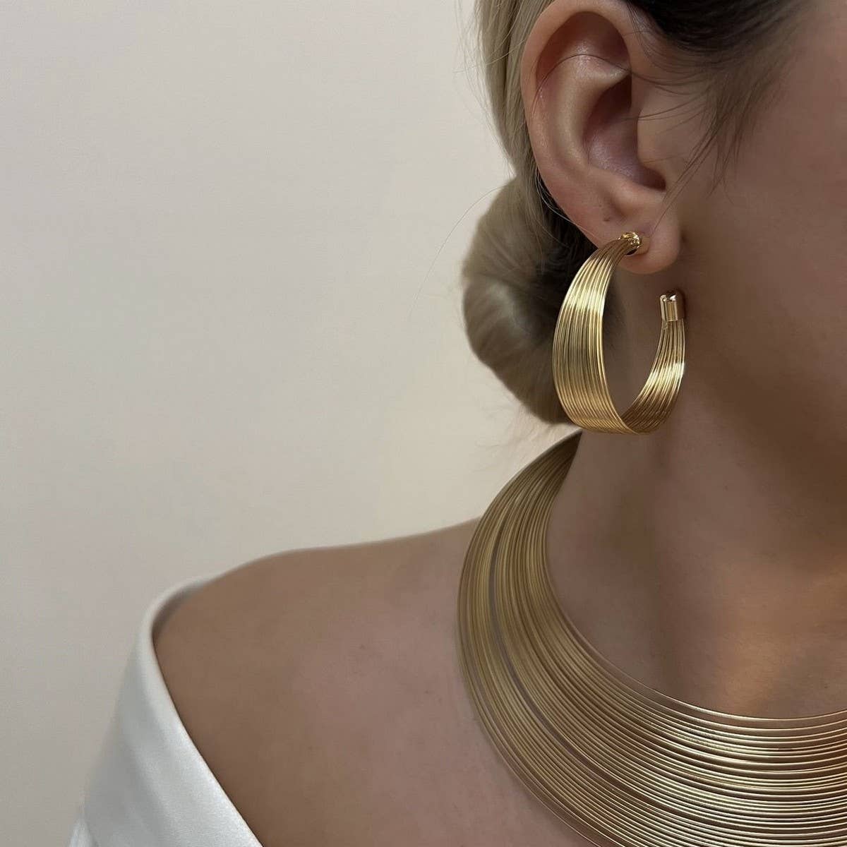 DESIGNER NICHE NECKLACE FOUR-PIECE METAL NECKLACE