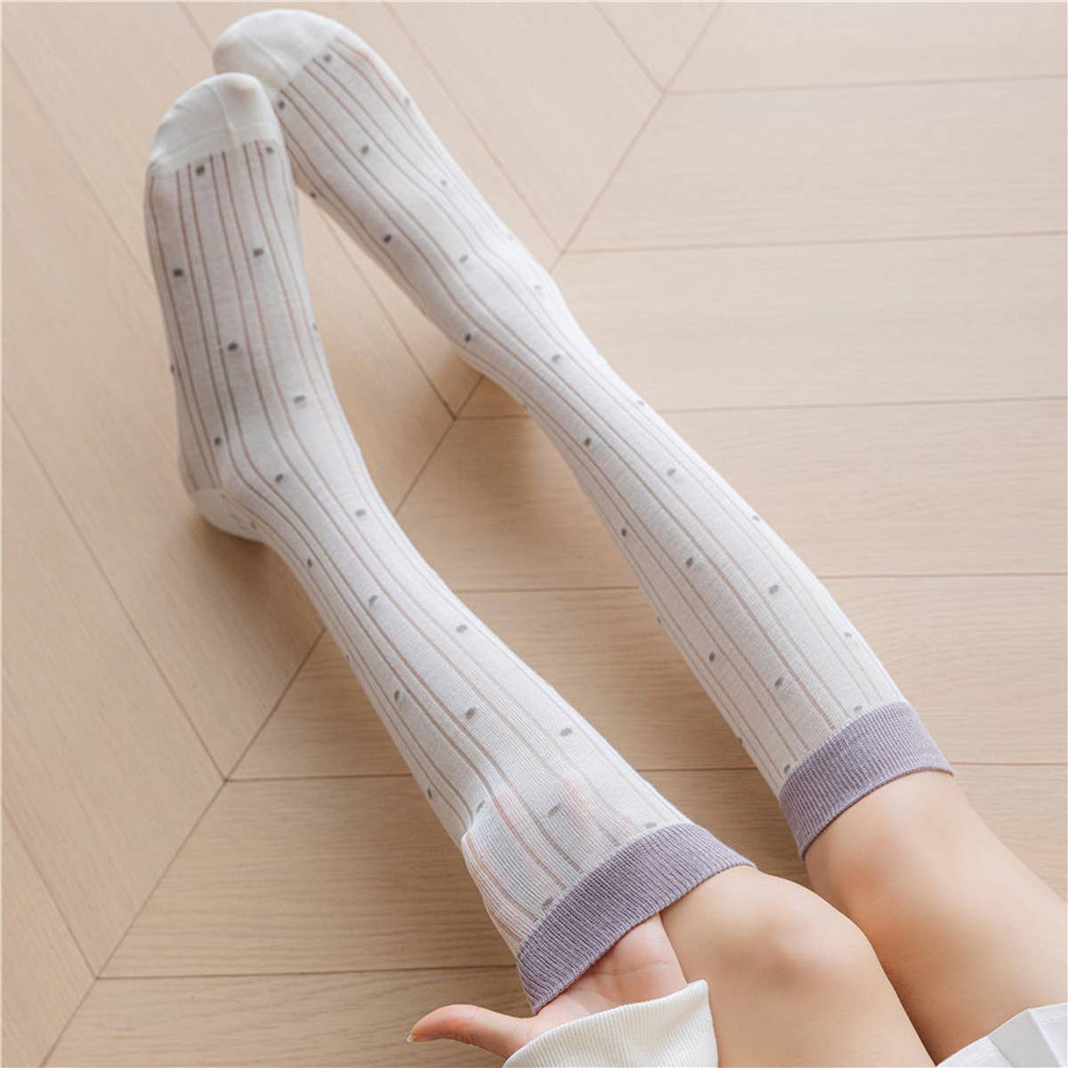 LIGHTWEIGHT CONTRAST STRIPED SOCKS