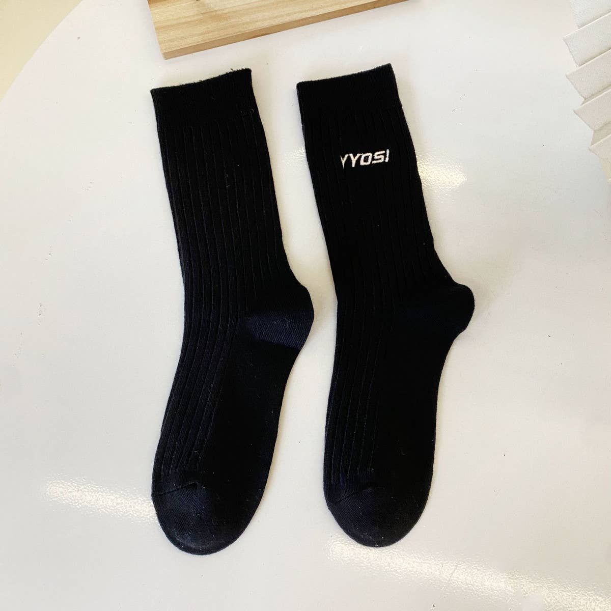 SIMPLE BLACK AND WHITE STRIPED SOCKS